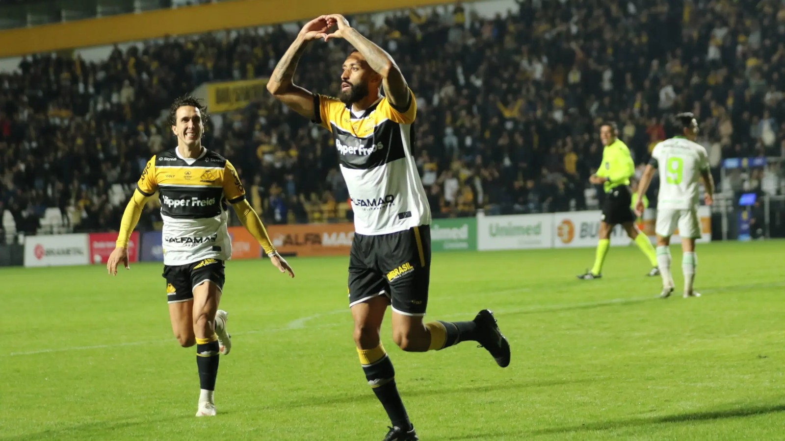 Criciúma vence o já rebaixado América-MG e segue na briga pelo G6