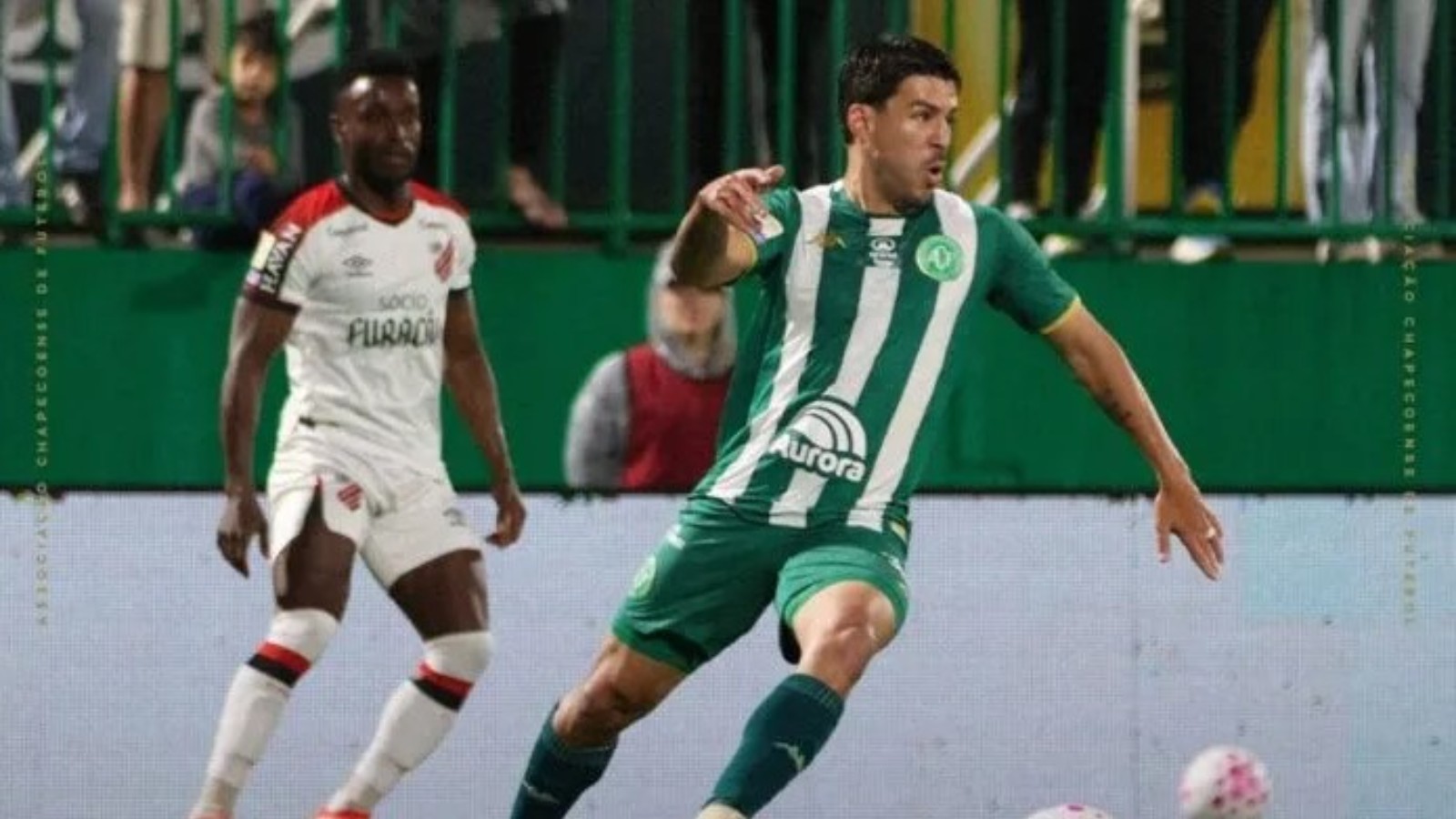 Chapecoense sofre goleada para o Athletico e segue na lanterna da série A